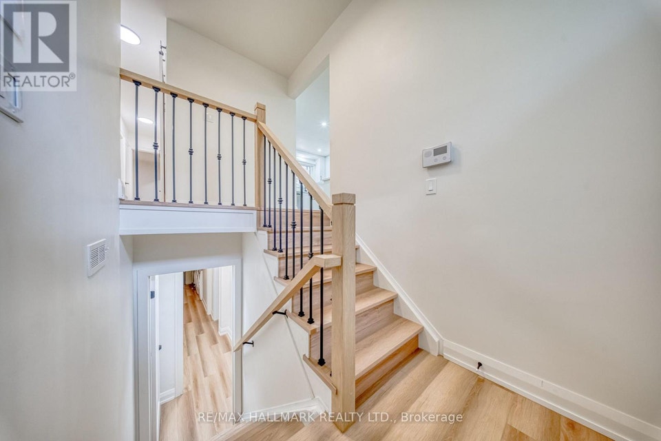 54 SAWLEY DRIVE Toronto (Bayview Woods-Steeles), Ontario