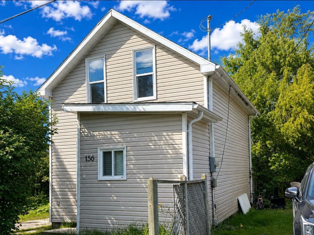 Detached 1.5 Storey in Timmins, photo 3 of 20