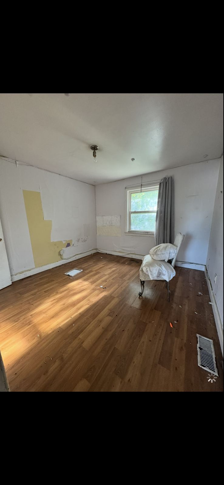 Detached Bungalow in Oshawa, photo 6 of 20